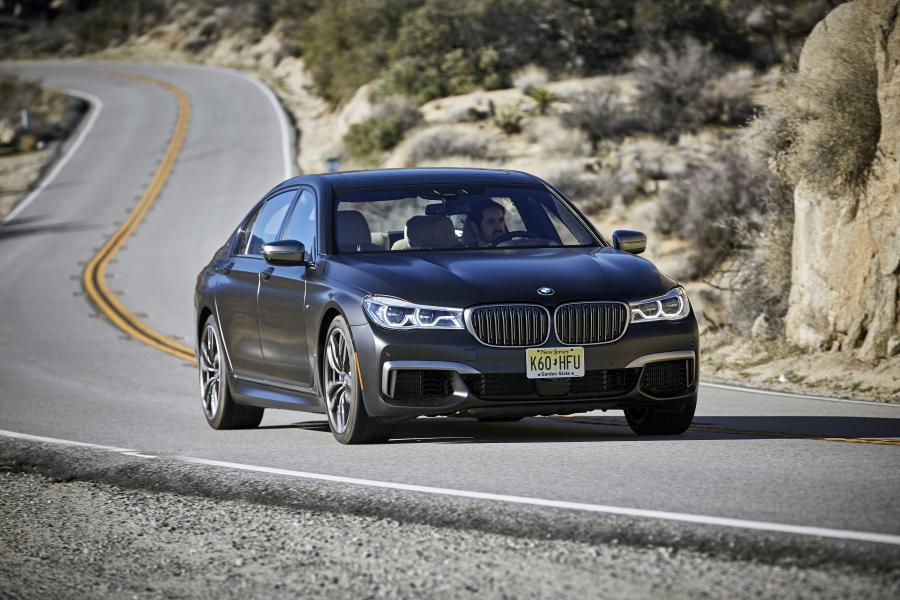  BMW M760i xDrive 2017 года  (NA) (фото 42 из 154)